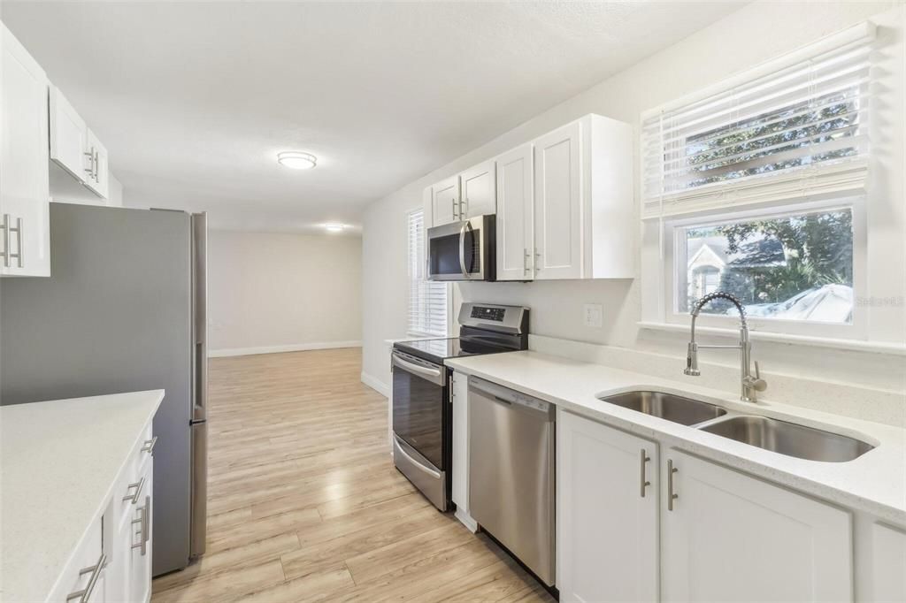 For Sale: $289,999 (2 beds, 2 baths, 1507 Square Feet)