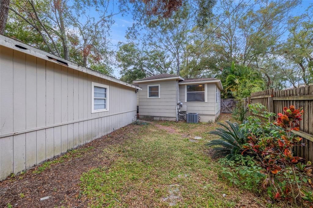 Fenced rear side yard