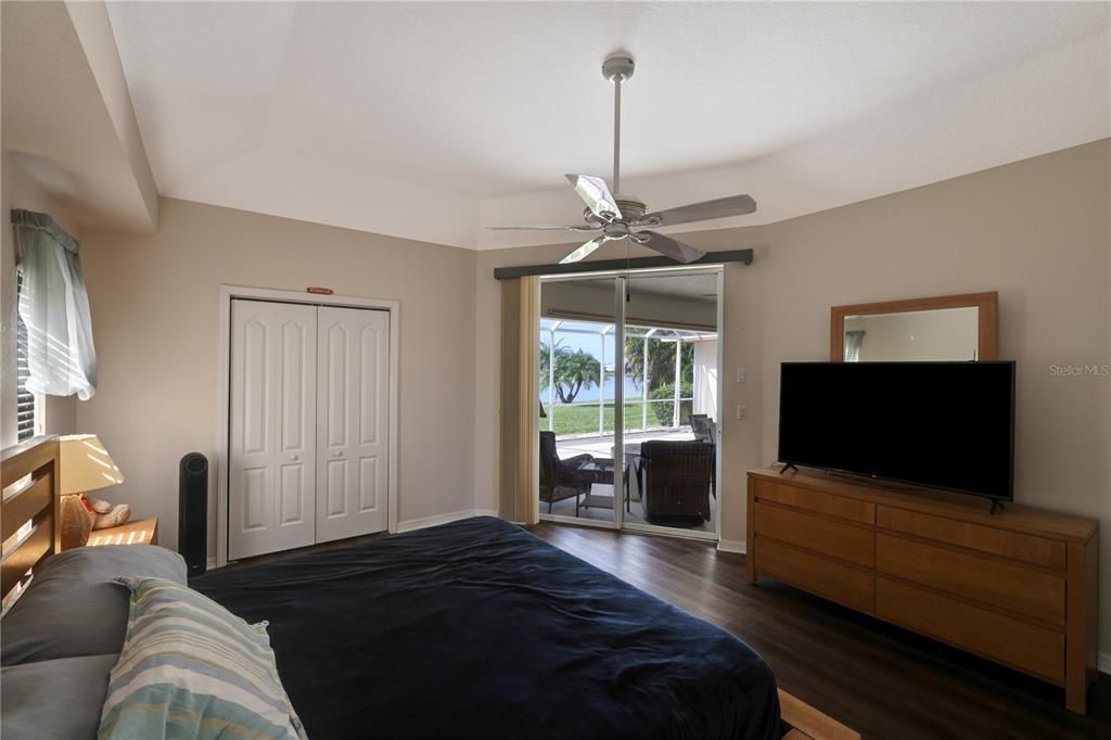 For Sale: $395,000 (2 beds, 2 baths, 1976 Square Feet)