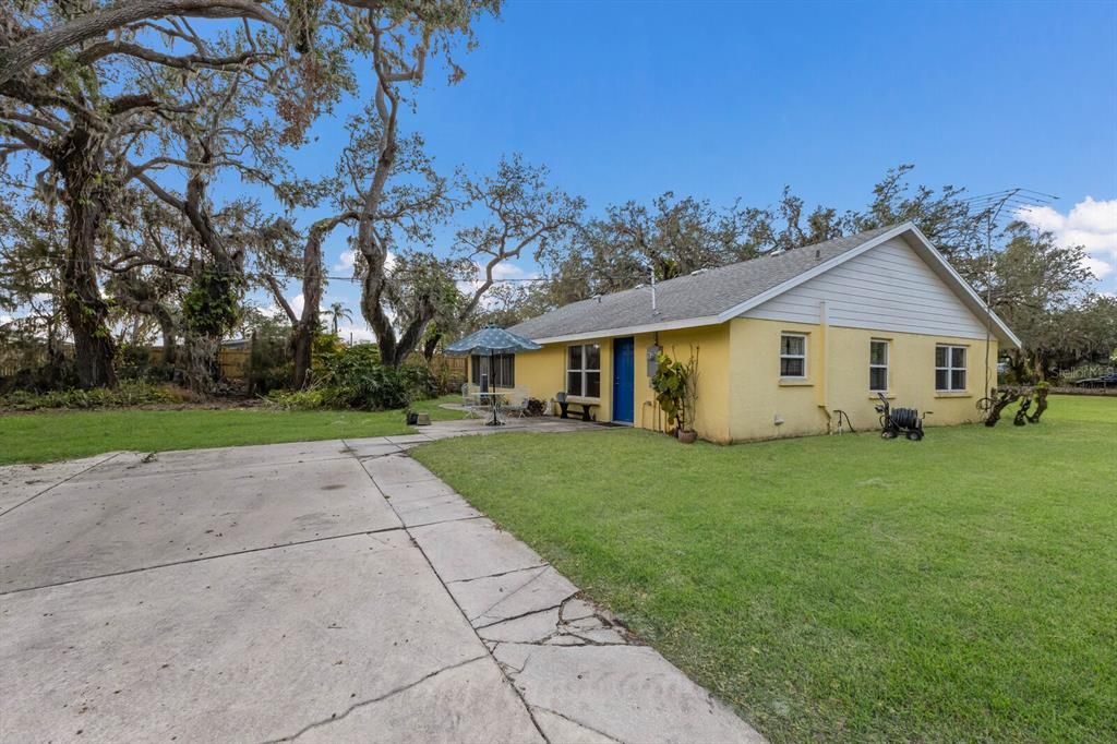 For Sale: $650,000 (3 beds, 2 baths, 1332 Square Feet)