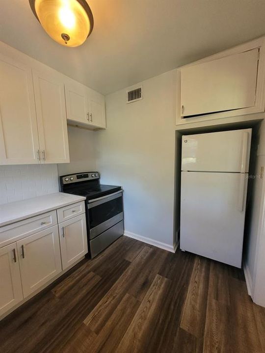 For Rent: $1,690 (2 beds, 1 baths, 3056 Square Feet)