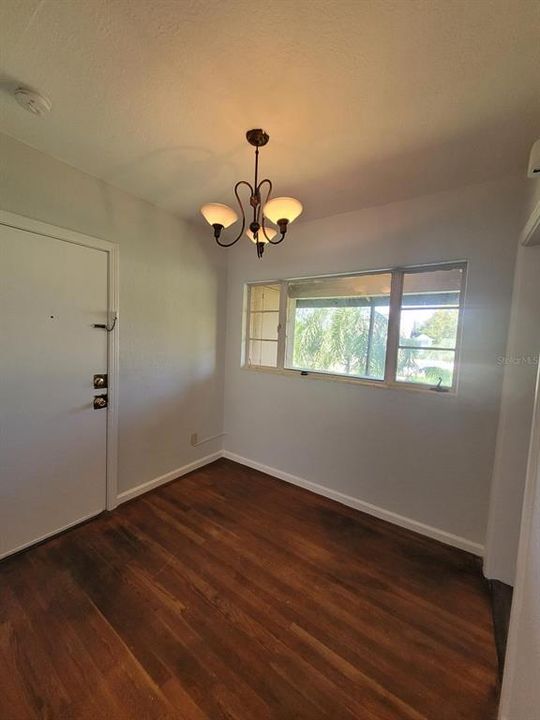 For Rent: $1,690 (2 beds, 1 baths, 3056 Square Feet)