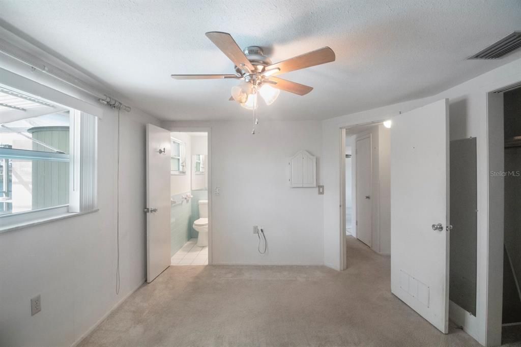 For Sale: $379,900 (2 beds, 2 baths, 1356 Square Feet)