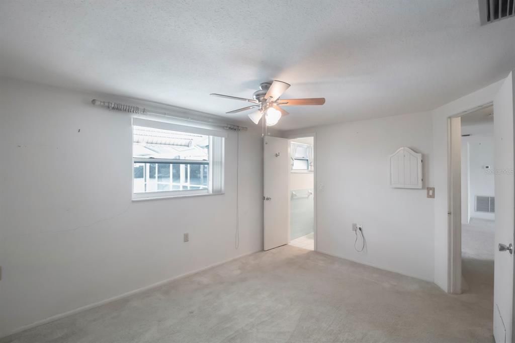 Master Bedroom has an en-suite full bathroom