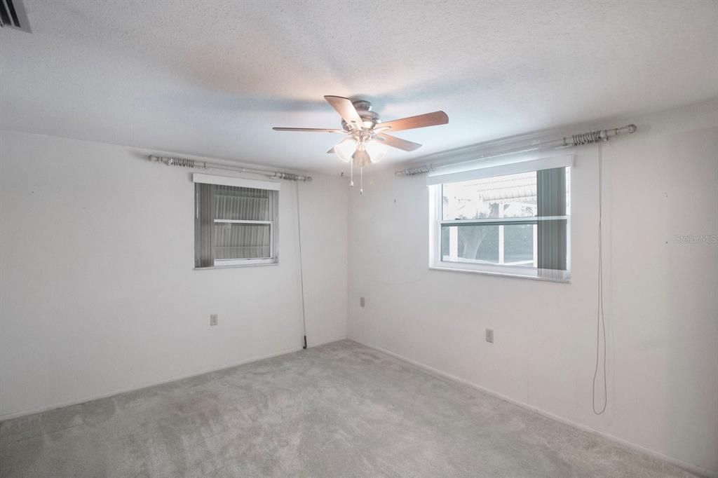 For Sale: $379,900 (2 beds, 2 baths, 1356 Square Feet)