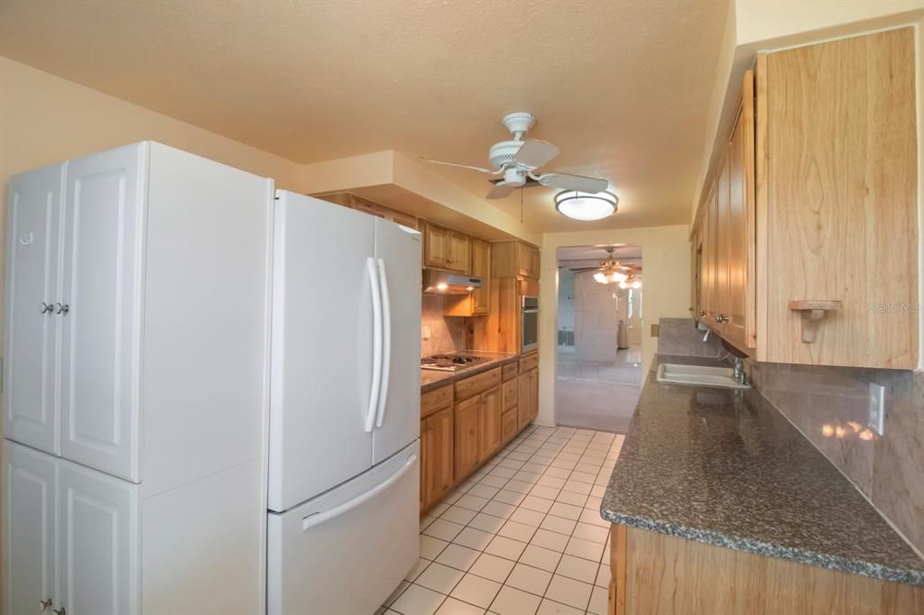 For Sale: $379,900 (2 beds, 2 baths, 1356 Square Feet)