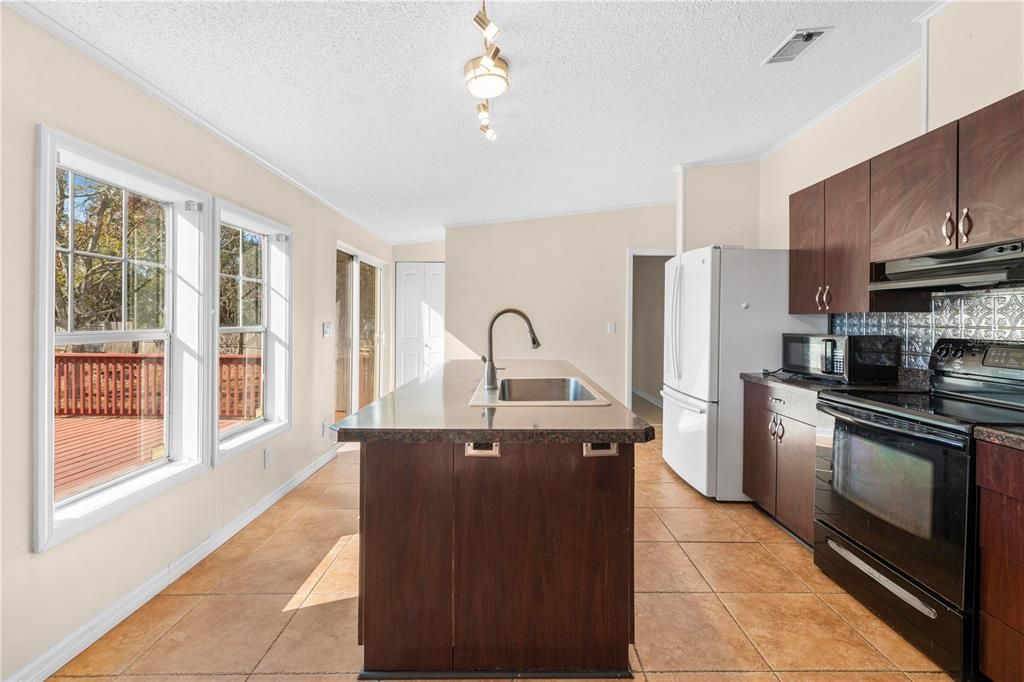 For Sale: $265,900 (4 beds, 2 baths, 1512 Square Feet)