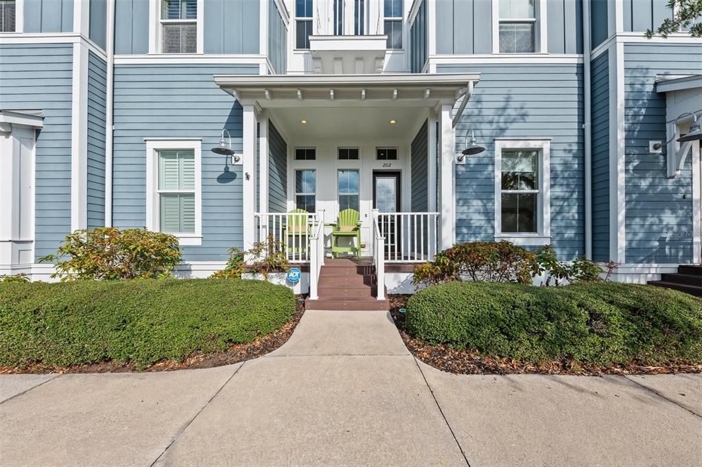 Relaxing front porch!