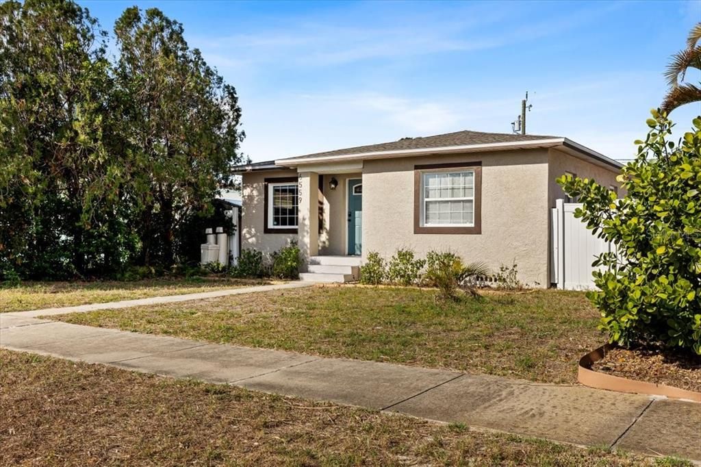 For Sale: $519,000 (3 beds, 2 baths, 1414 Square Feet)