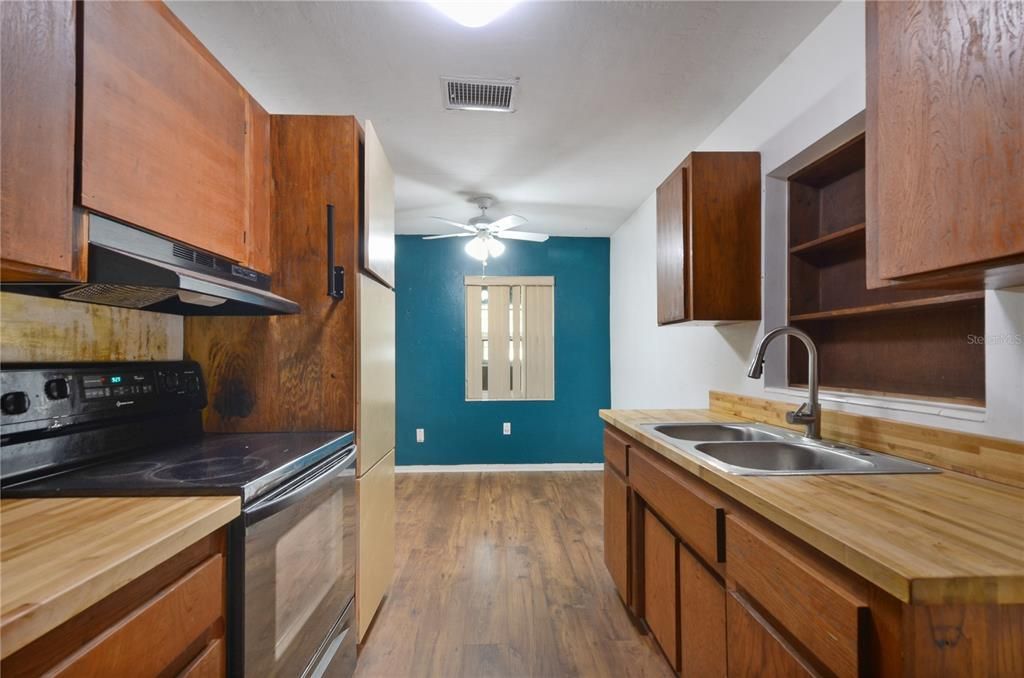 For Sale: $199,000 (3 beds, 1 baths, 1058 Square Feet)