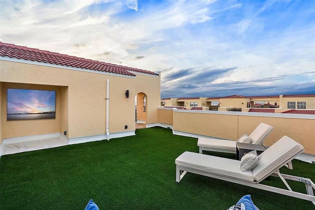 En Venta: $995,000 (4 camas, 3 baños, 3075 Pies cuadrados)