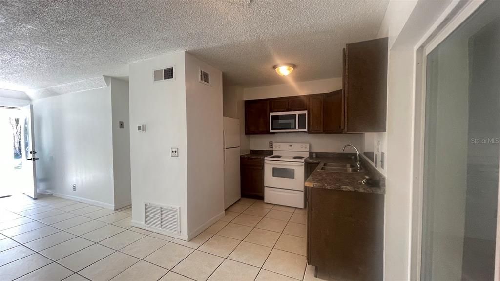 For Rent: $1,750 (2 beds, 1 baths, 1000 Square Feet)