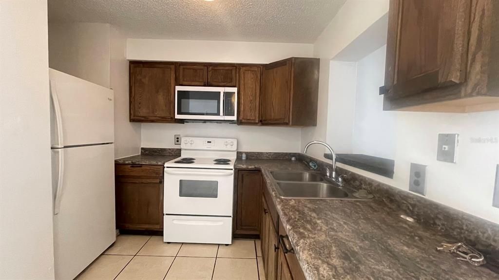 For Rent: $1,750 (2 beds, 1 baths, 1000 Square Feet)