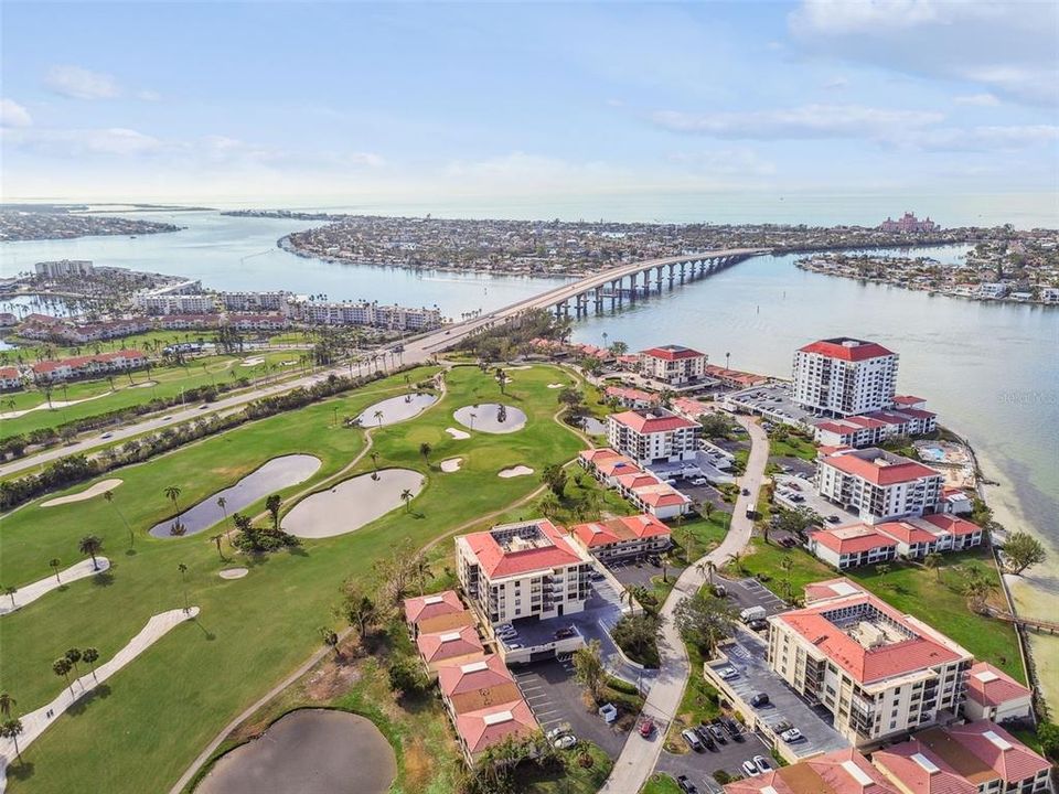 The Intercostal leads to the Gulf of Mexico amidst an 18 hole golf course at Isla Del Sol!