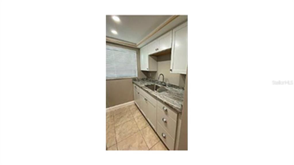 For Sale: $106,900 (1 beds, 1 baths, 705 Square Feet)