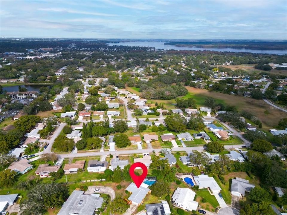 Safely in proximity to Lake Tarpon, but high & dry above the flood plain~