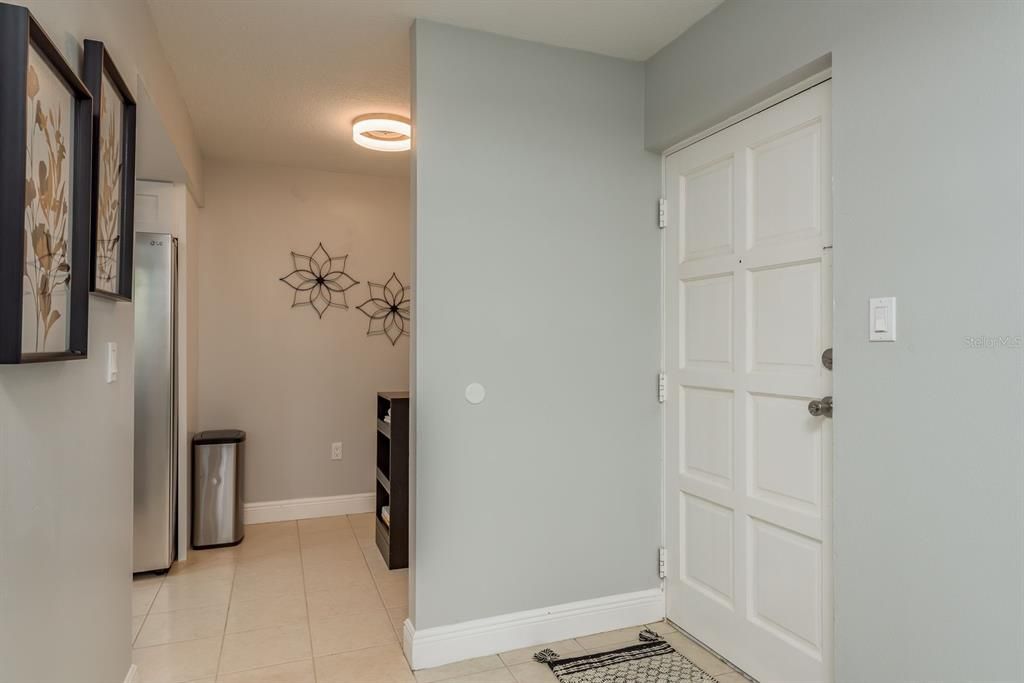 For Sale: $215,000 (2 beds, 2 baths, 1070 Square Feet)