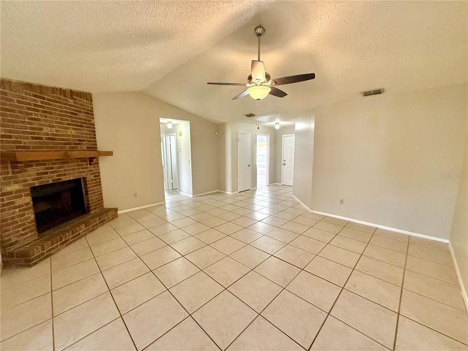 For Rent: $2,398 (3 beds, 2 baths, 1355 Square Feet)