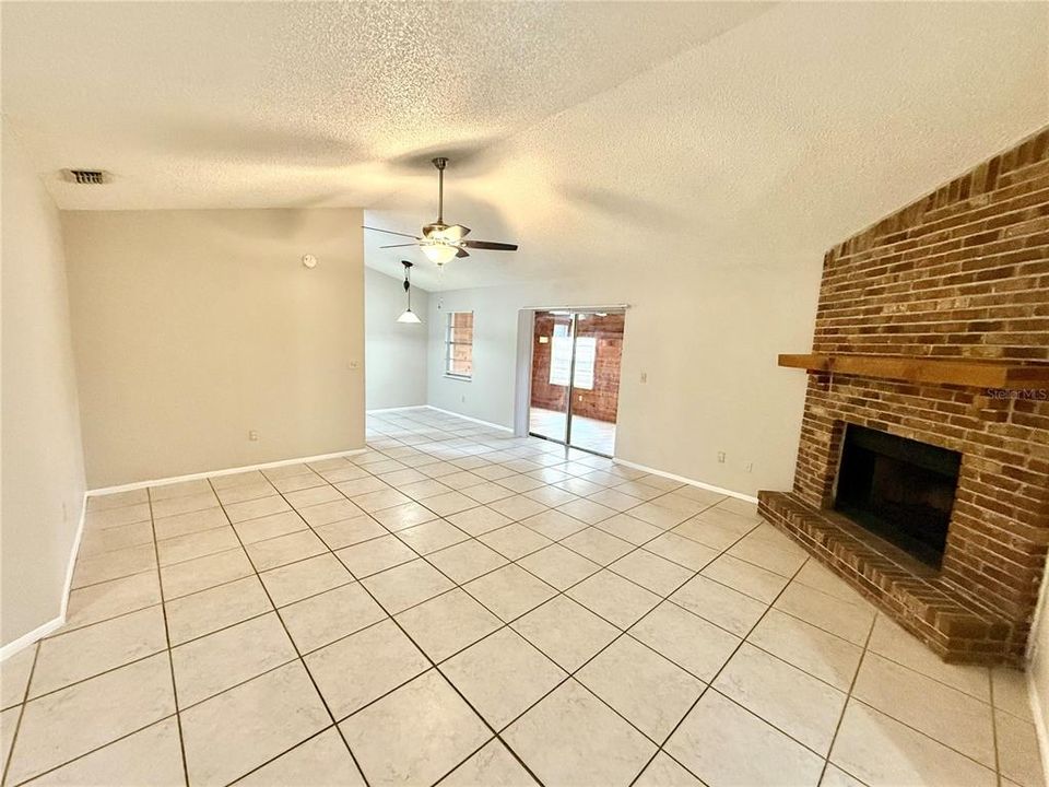 For Rent: $2,398 (3 beds, 2 baths, 1355 Square Feet)