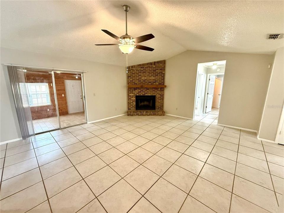 For Rent: $2,398 (3 beds, 2 baths, 1355 Square Feet)