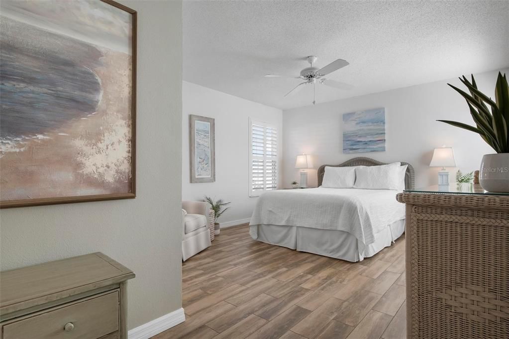 Primary bedroom with ensuite bath and walk in closet