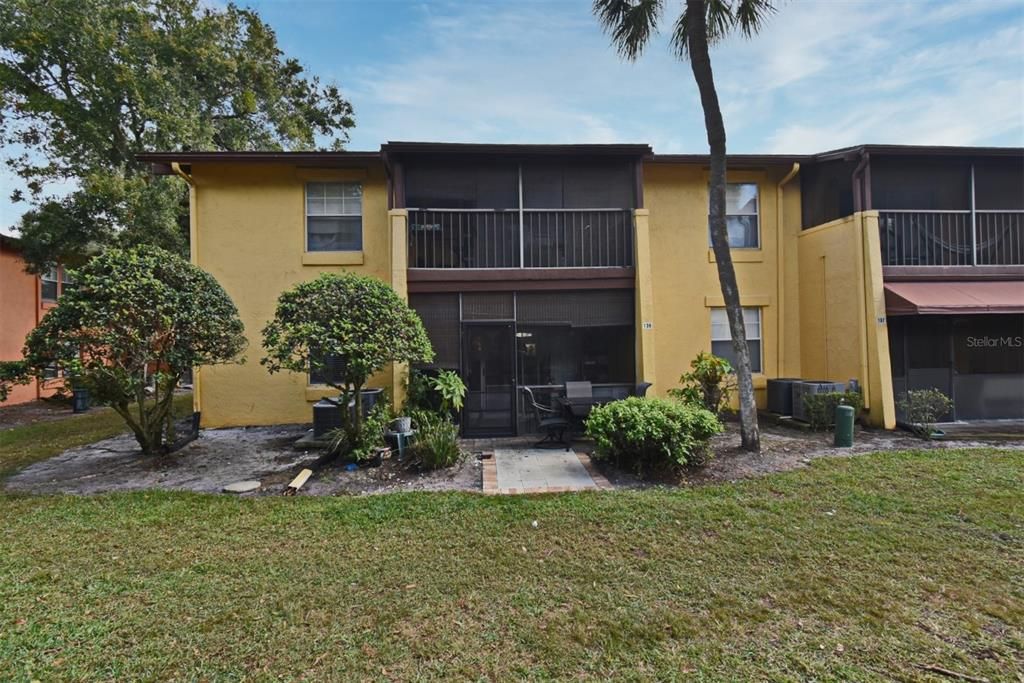 For Sale: $190,000 (2 beds, 2 baths, 994 Square Feet)