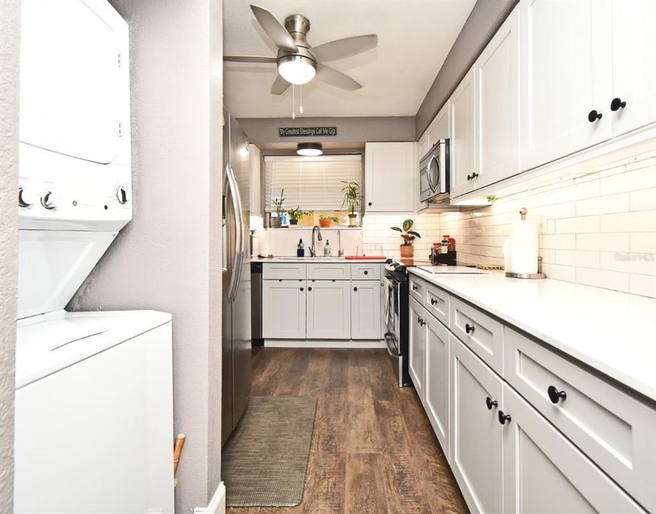 For Sale: $190,000 (2 beds, 2 baths, 994 Square Feet)