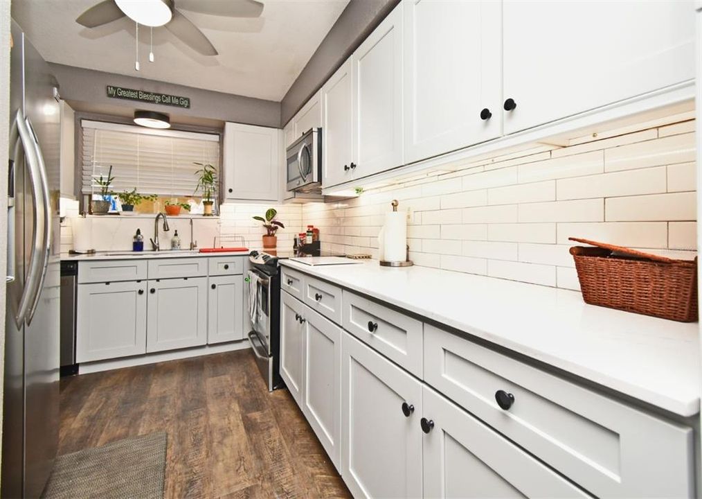 For Sale: $190,000 (2 beds, 2 baths, 994 Square Feet)