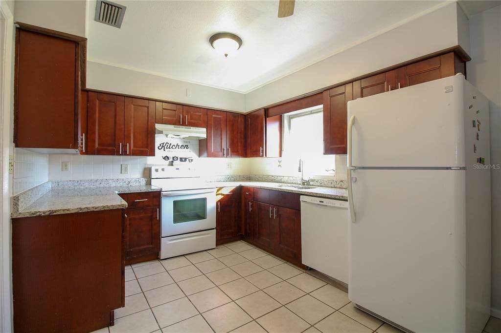 For Rent: $2,200 (3 beds, 2 baths, 1502 Square Feet)