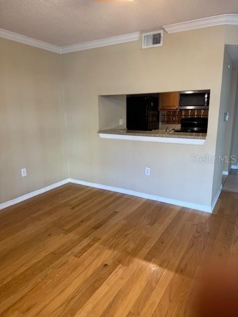 For Sale: $214,500 (1 beds, 1 baths, 631 Square Feet)