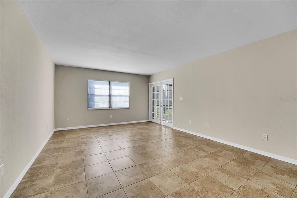 For Sale: $289,900 (2 beds, 2 baths, 1315 Square Feet)