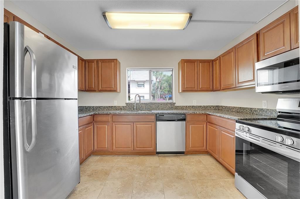 For Sale: $289,900 (2 beds, 2 baths, 1315 Square Feet)