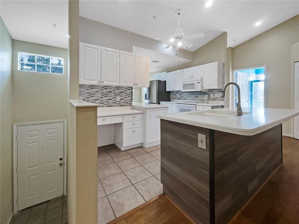 For Sale: $265,000 (2 beds, 2 baths, 1312 Square Feet)