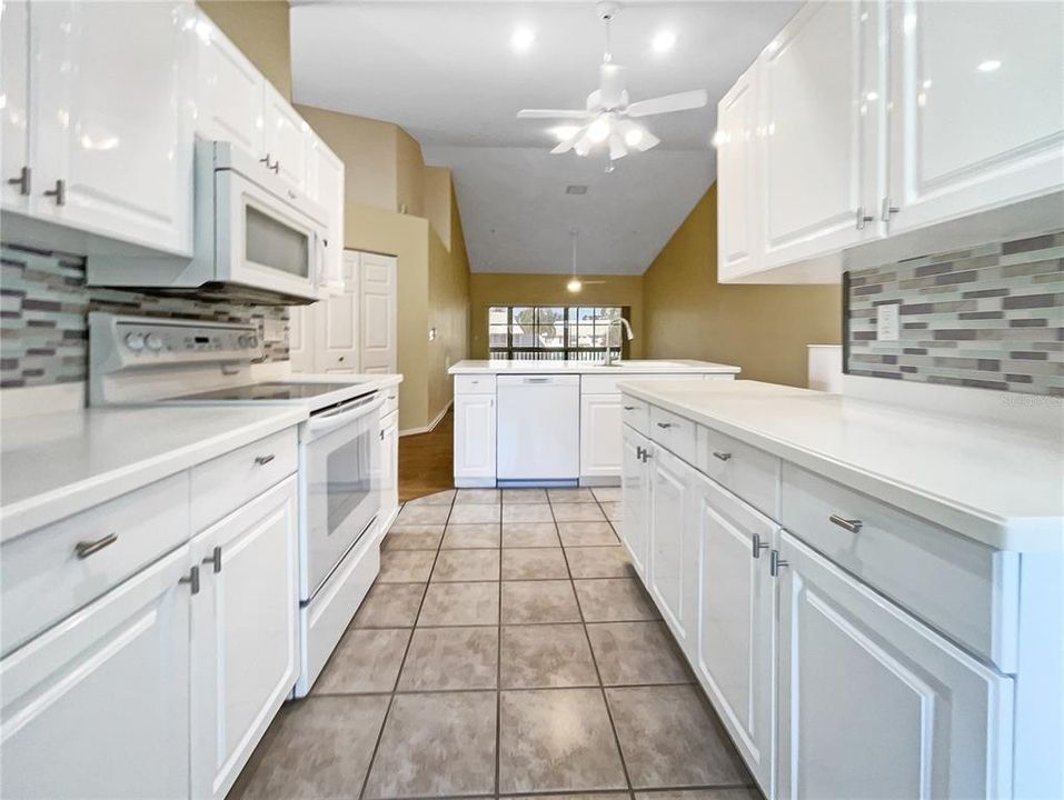 For Sale: $265,000 (2 beds, 2 baths, 1312 Square Feet)