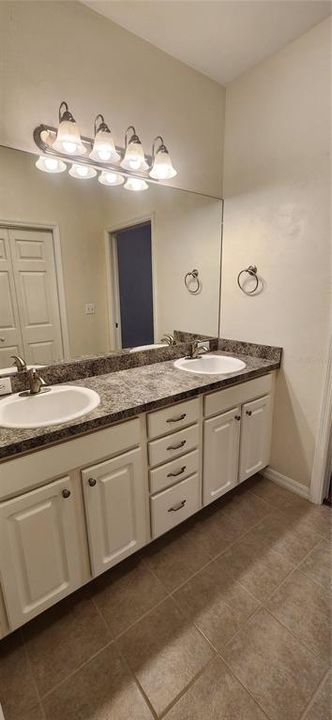 For Rent: $1,825 (2 beds, 2 baths, 1376 Square Feet)