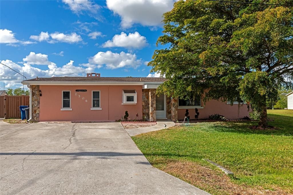 For Sale: $395,000 (3 beds, 2 baths, 1888 Square Feet)