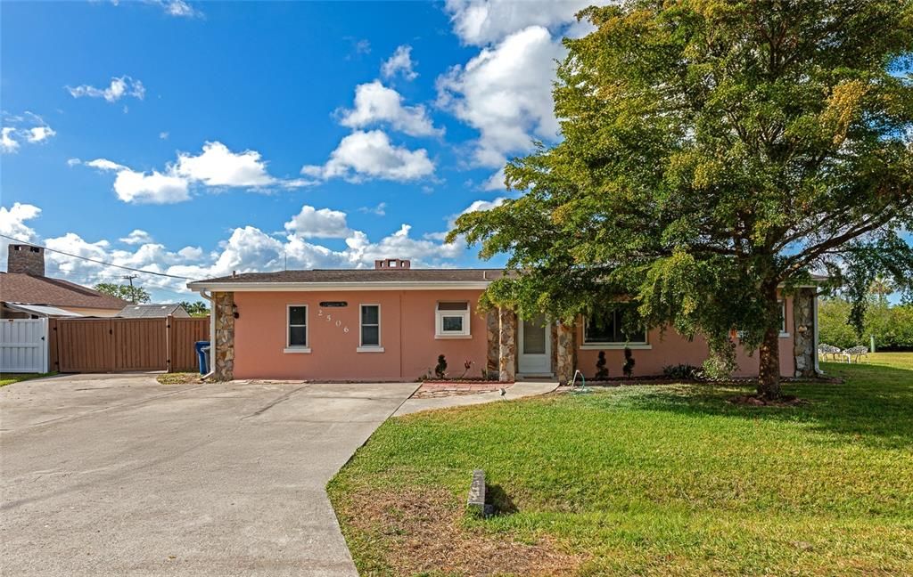 For Sale: $395,000 (3 beds, 2 baths, 1888 Square Feet)