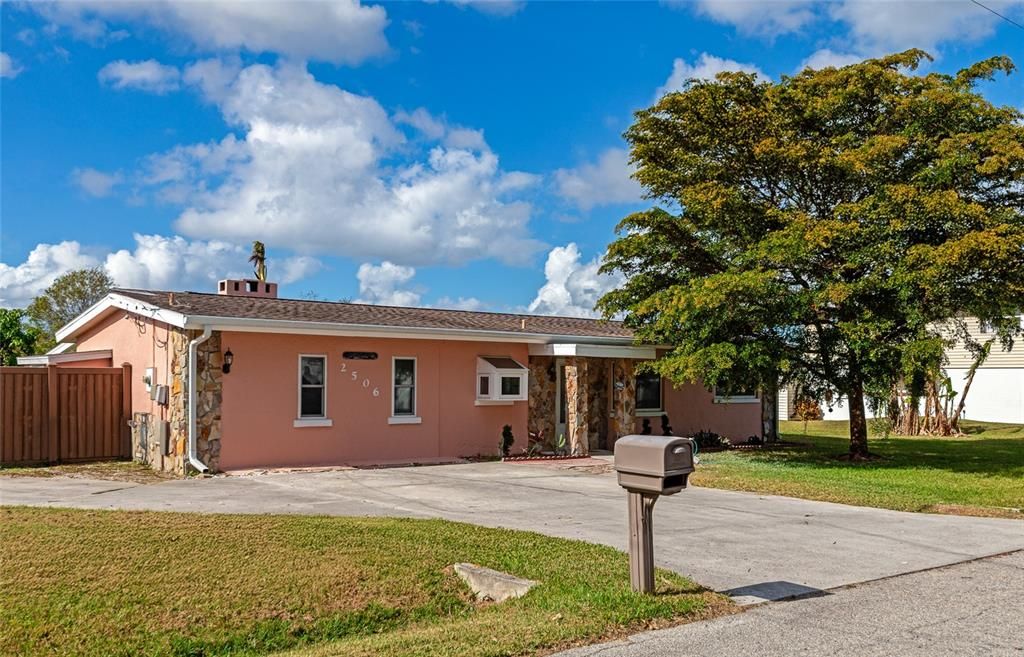 For Sale: $395,000 (3 beds, 2 baths, 1888 Square Feet)