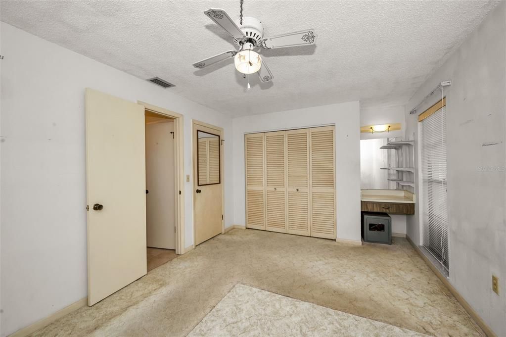 For Sale: $349,900 (2 beds, 1 baths, 999 Square Feet)