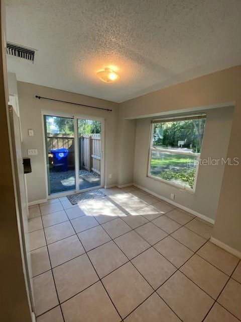 For Rent: $1,695 (2 beds, 2 baths, 893 Square Feet)