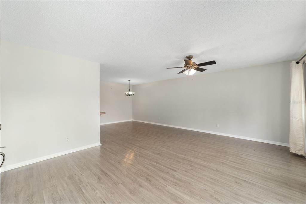 For Sale: $195,000 (2 beds, 2 baths, 1044 Square Feet)