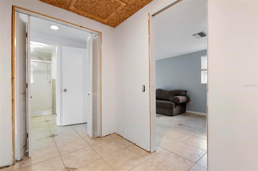 For Sale: $449,500 (2 beds, 2 baths, 1246 Square Feet)