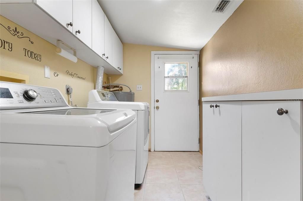 For Sale: $449,500 (2 beds, 2 baths, 1246 Square Feet)