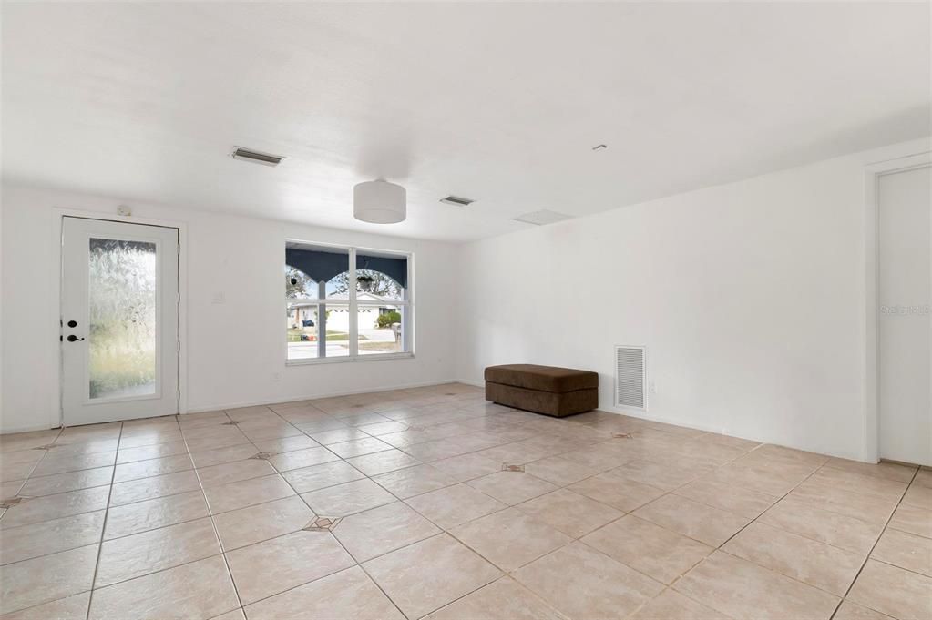 For Sale: $449,500 (2 beds, 2 baths, 1246 Square Feet)