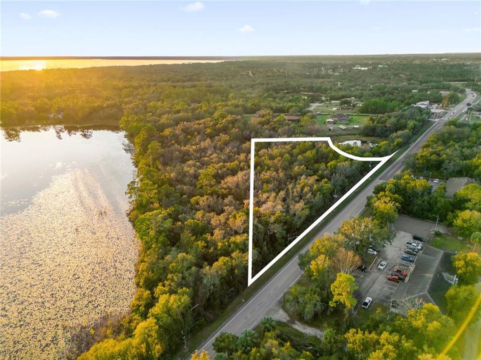 На продажу: $310,000 (2.44 acres)