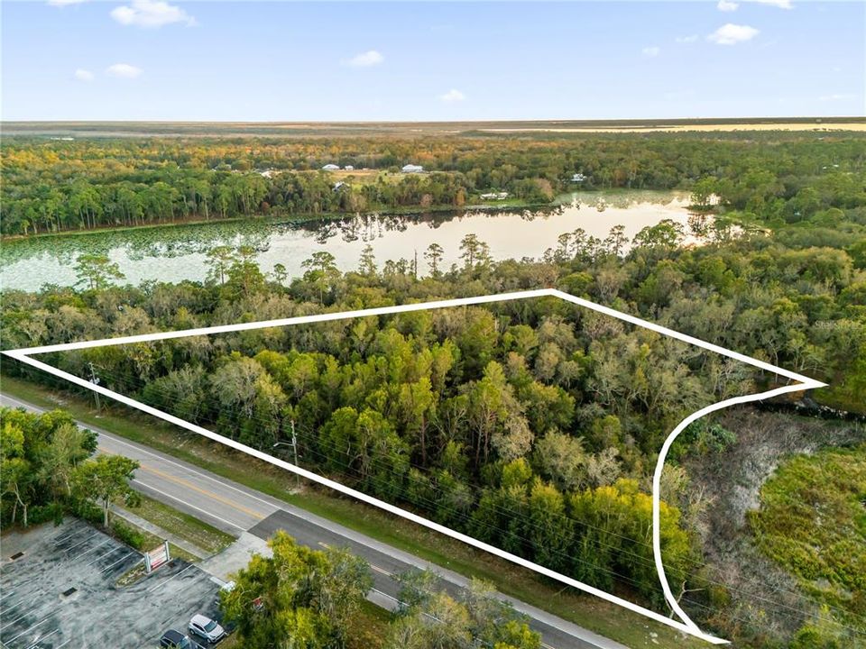 На продажу: $310,000 (2.44 acres)