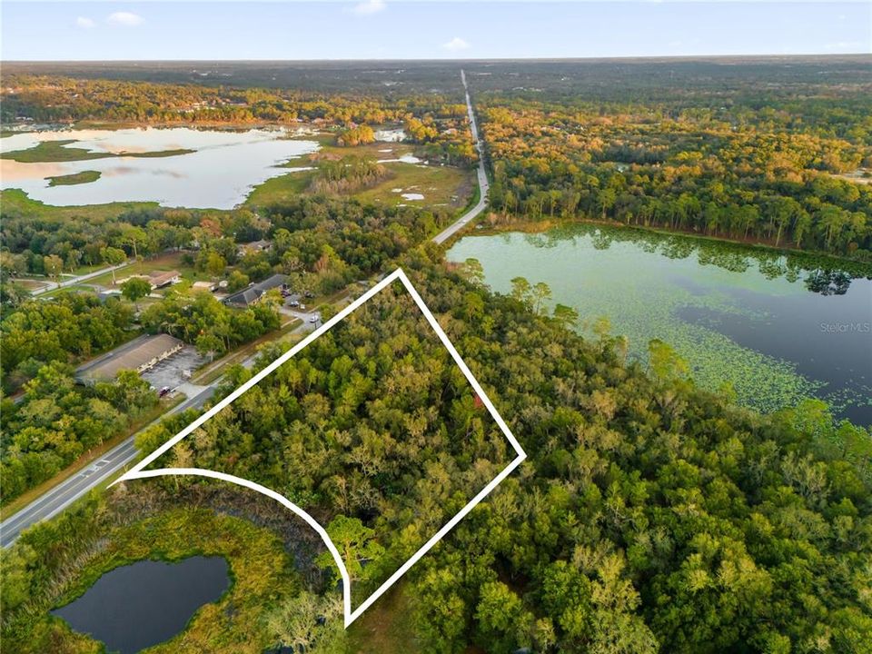 На продажу: $310,000 (2.44 acres)