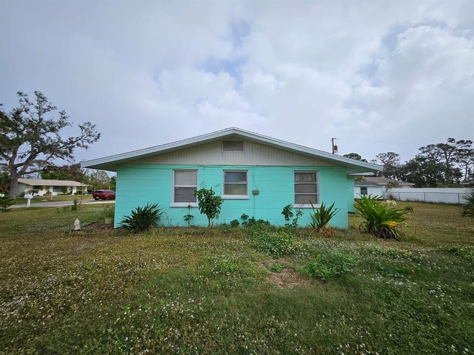 For Sale: $377,900 (3 beds, 2 baths, 1487 Square Feet)