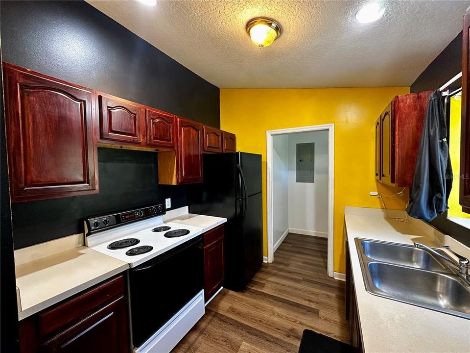 For Sale: $265,000 (3 beds, 2 baths, 1204 Square Feet)