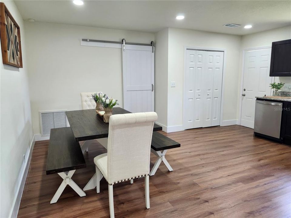 На продажу: $324,999 (3 спален, 2 ванн, 1536 Квадратных фут)